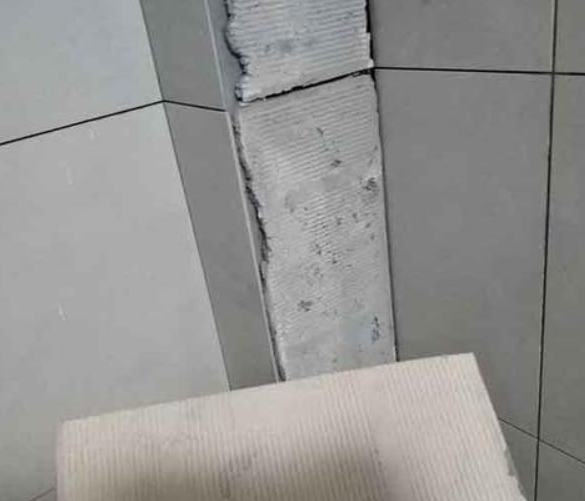 金堂瓷砖空鼓维修公司分享下厨房瓷砖脱落的补救措施。
